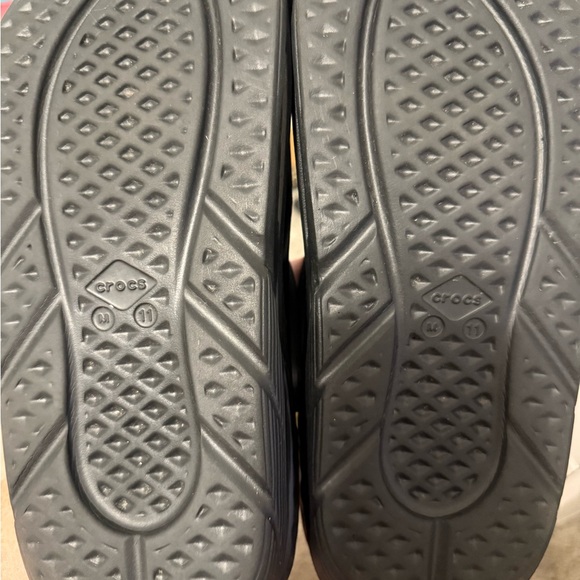 Men’s Off Grid Crocs Size 11 - Picture 4 of 4